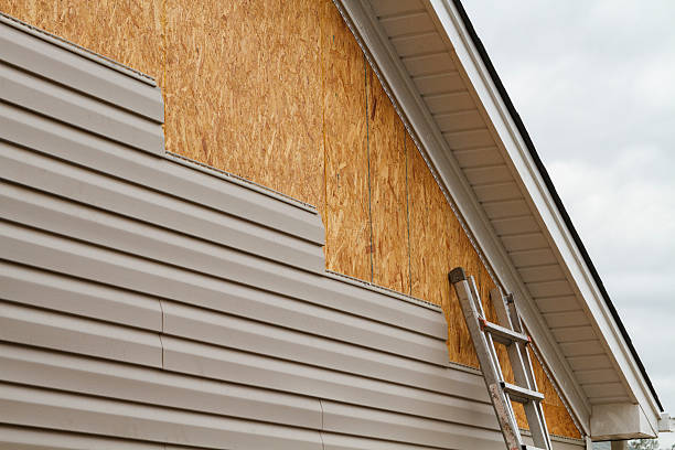 Professional Emergency Siding Repair technician working in Wellington, FL